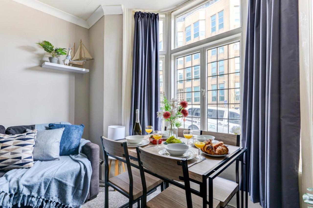 2 Bedroom Apartment - Queens Square Flat 1 Hove Extérieur photo