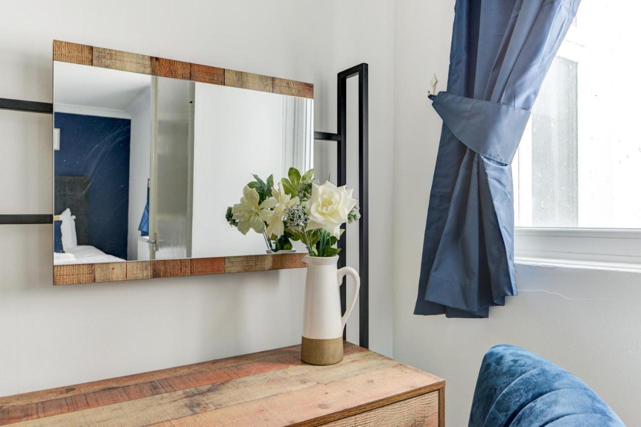 2 Bedroom Apartment - Queens Square Flat 1 Hove Extérieur photo