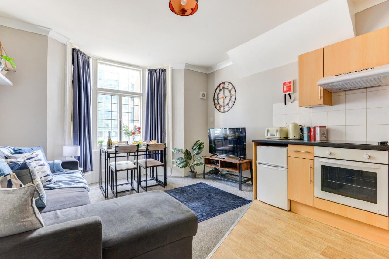 2 Bedroom Apartment - Queens Square Flat 1 Hove Extérieur photo